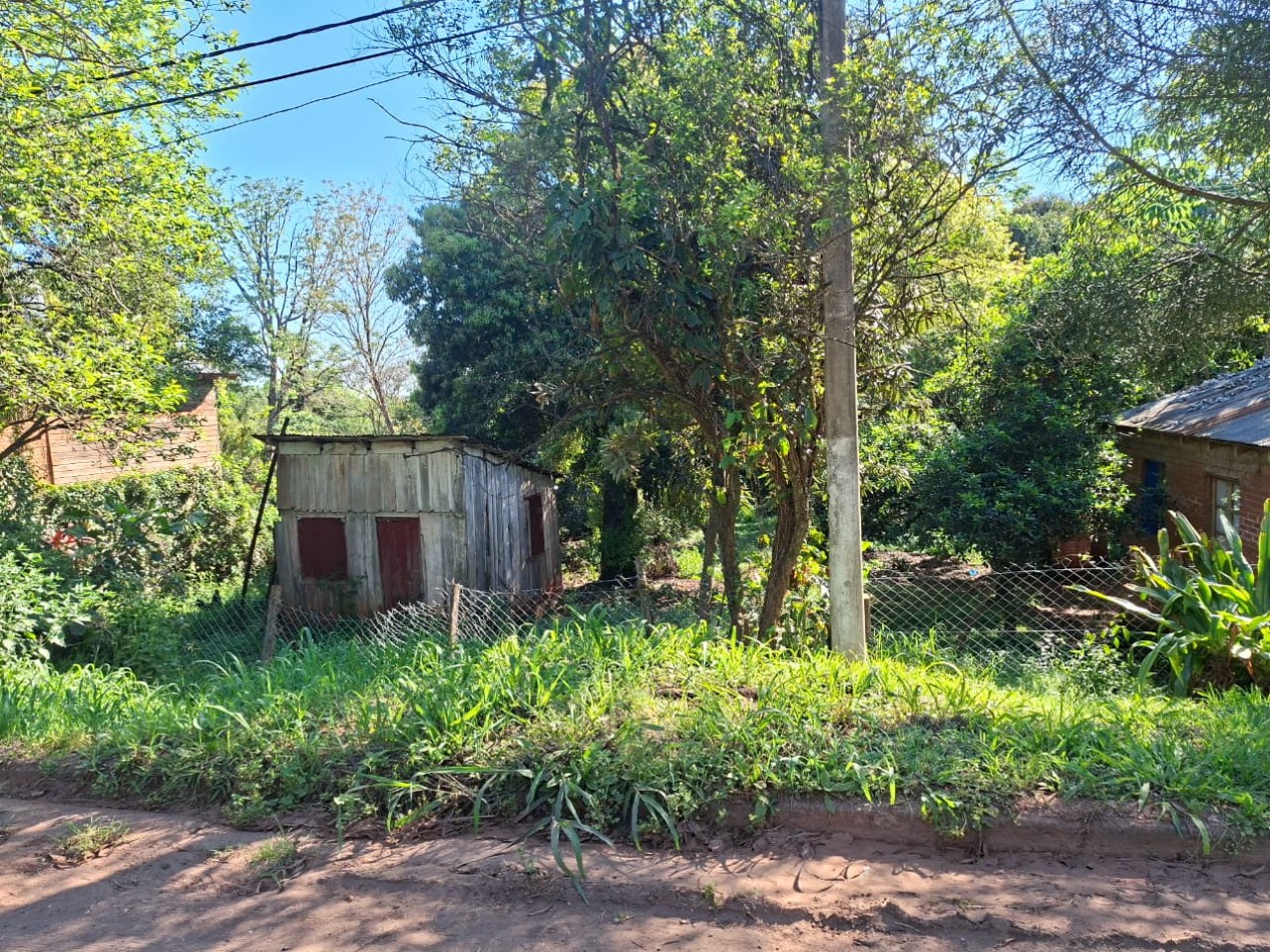 Vende Terreno con casa 